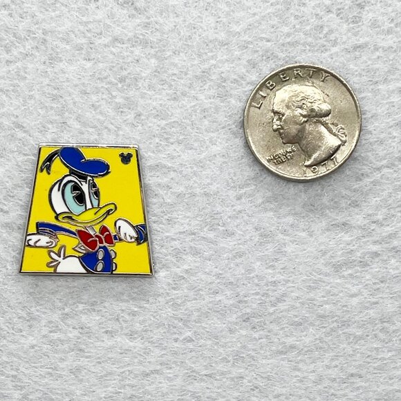 🔮 5/$25 Disney Donald Duck Trapezoid Pin - Picture 2 of 2
